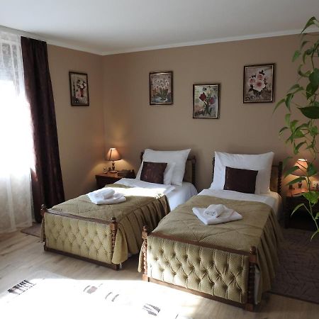 Moezsi Apartman Tolna Exterior photo