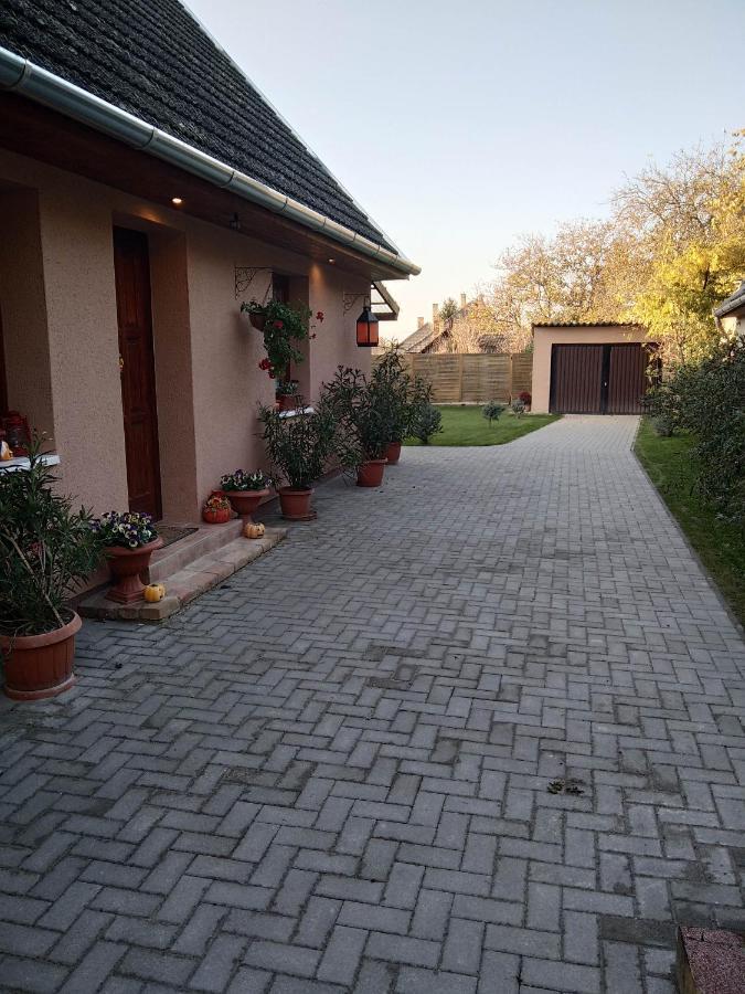 Moezsi Apartman Tolna Exterior photo